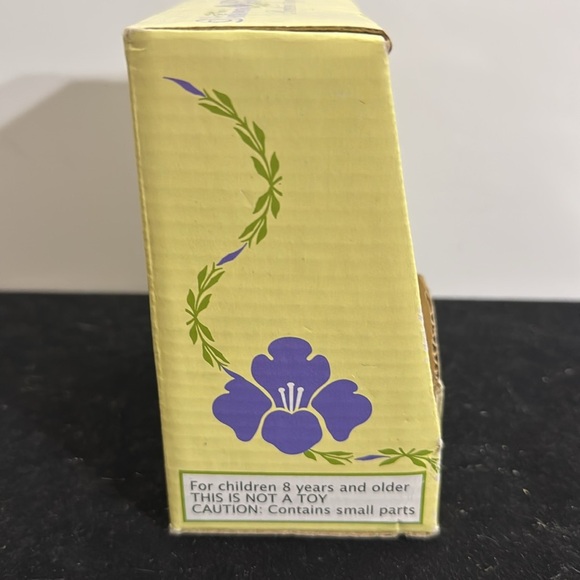 BISQUE PORCELAIN ANGEL DOLLS "VICTORIAN BEAUTY" BRUNETTE WITH WHITE & GOLD DRESS - Picture 4 of 6